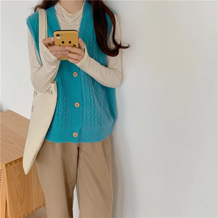 Pink Knitted V-Neck Sleeveless Vest for Women — feature 4