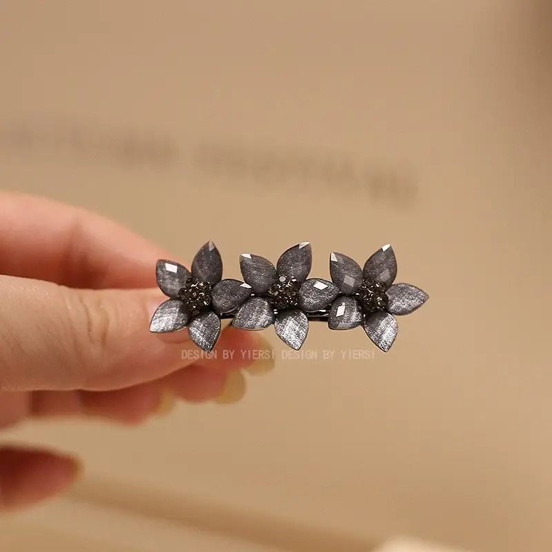 Retro Elegant Rhinestone Hair Clip for Women - Image 11