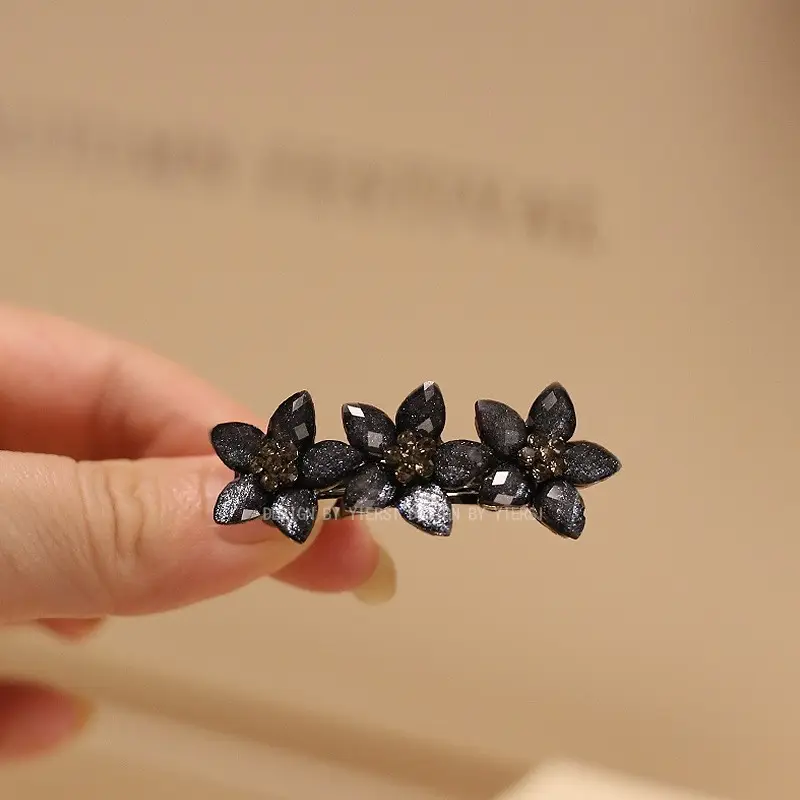 Retro Elegant Rhinestone Hair Clip for Women - Image 12