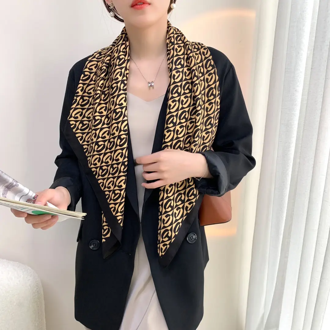 Gaohe Black White Letter C Twill Scarf for Women