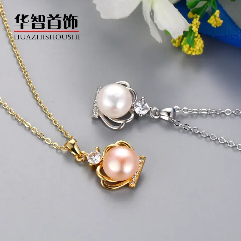 Gold Crown Pearl Pendant Necklace for Women