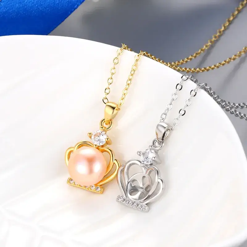 Gold Crown Pearl Pendant Necklace for Women