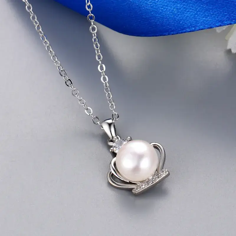 Gold Crown Pearl Pendant Necklace for Women