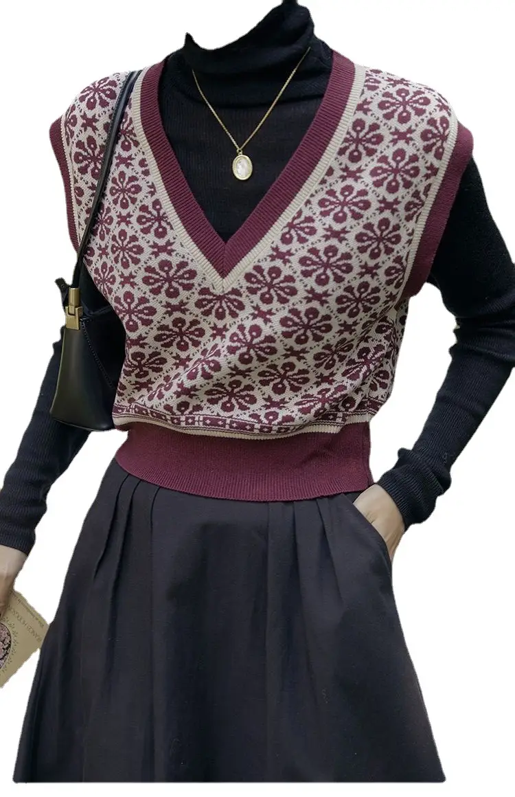 Women's Knitted V-Collar Vest with Floral Print - Image 6