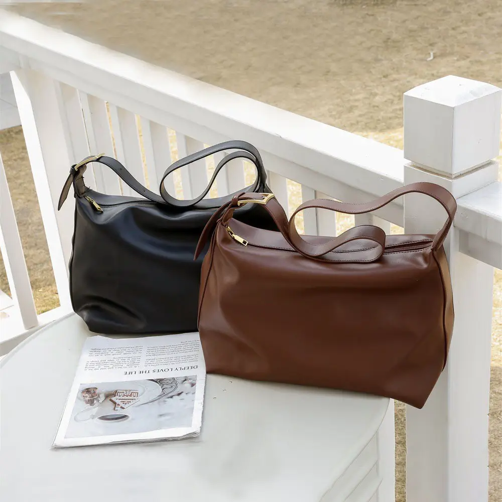 Black Leather Crossbody Bag for Women Large Capacity - Image 4