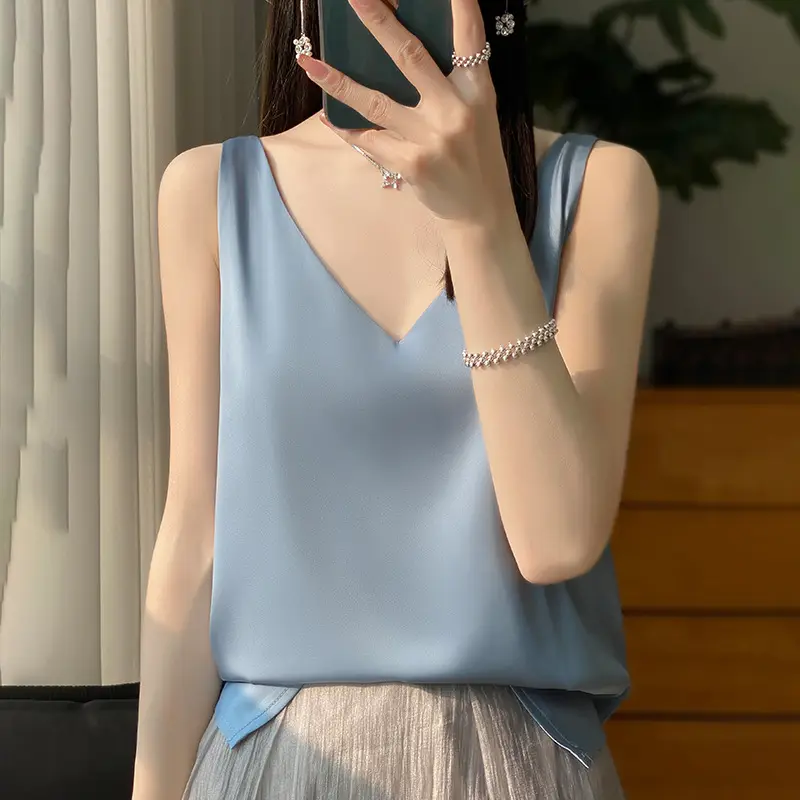 Women's Silk V-Neck Vest with White Bottoming - Image 4