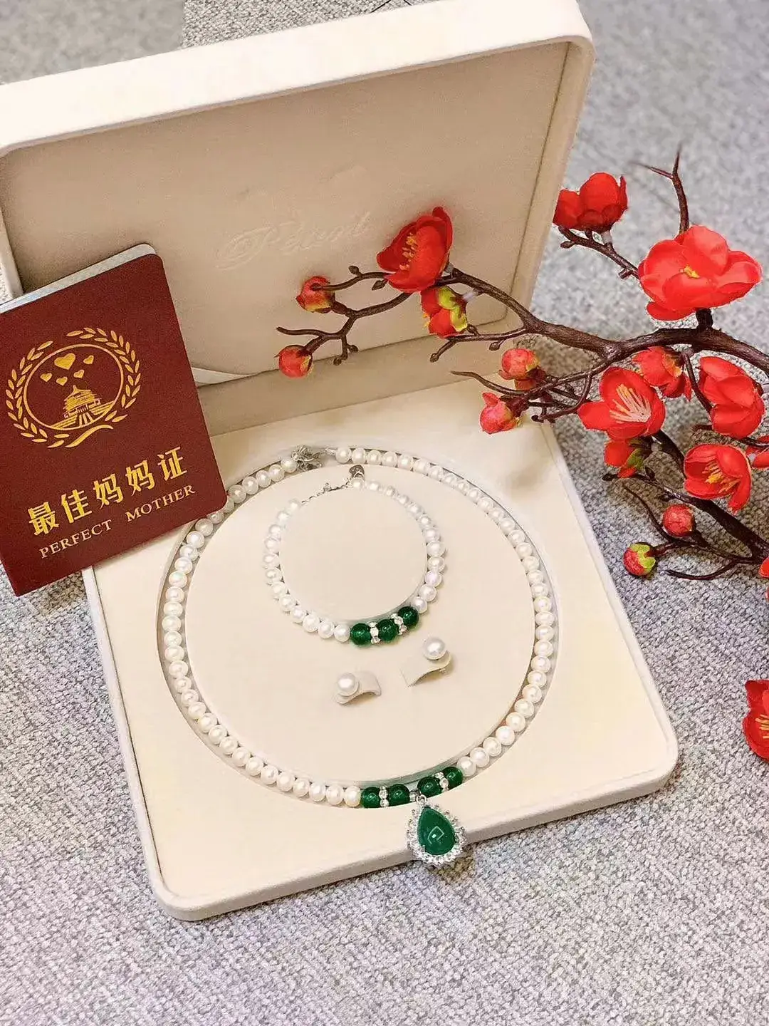 Natural Freshwater Pearl Necklace with Green Chalcedony Pendant — feature 25