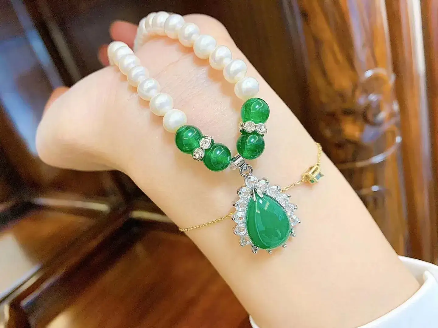 Natural Freshwater Pearl Necklace with Green Chalcedony Pendant — feature 28