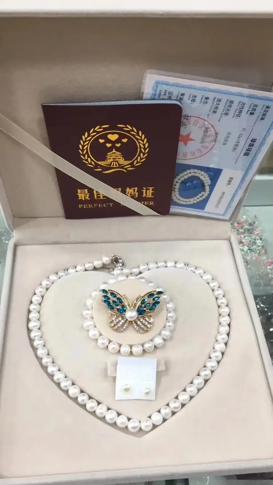 Natural Freshwater Pearl Necklace with Green Chalcedony Pendant — feature 38