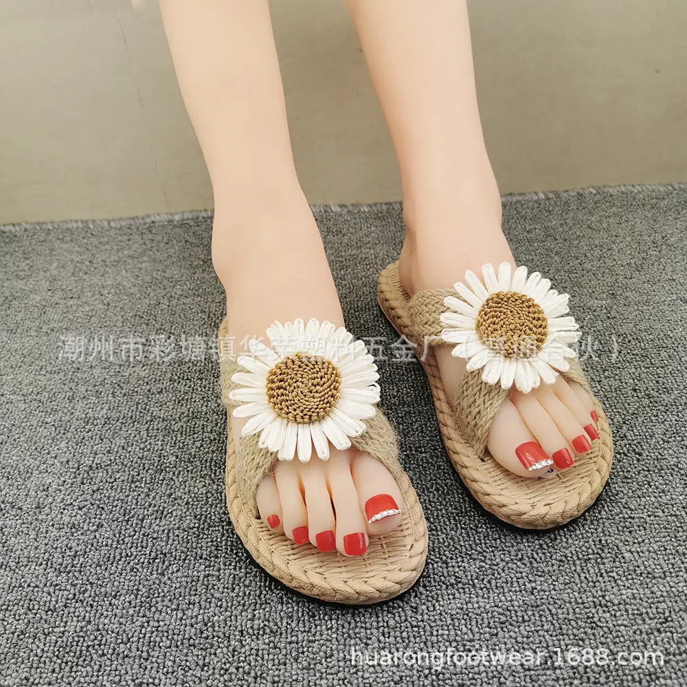 Summer New Outdoor Flip-Flops Hemp Rope Straw Daisy Slippers for Women to Wear Flat Low Heel Beach Sandals