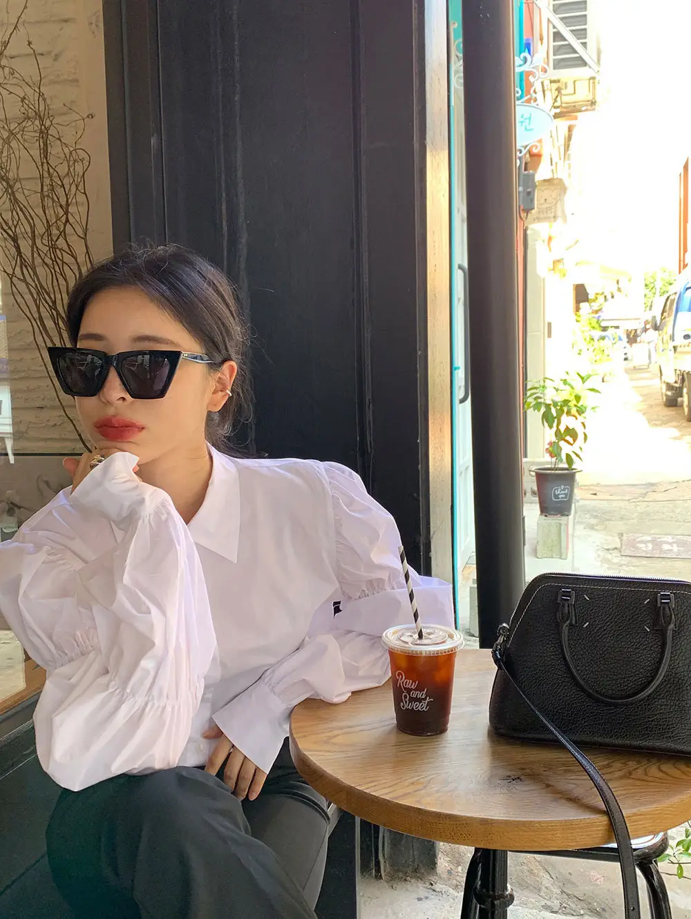 White Elastic Puff Sleeve Lapel Shirt for Women — feature 11