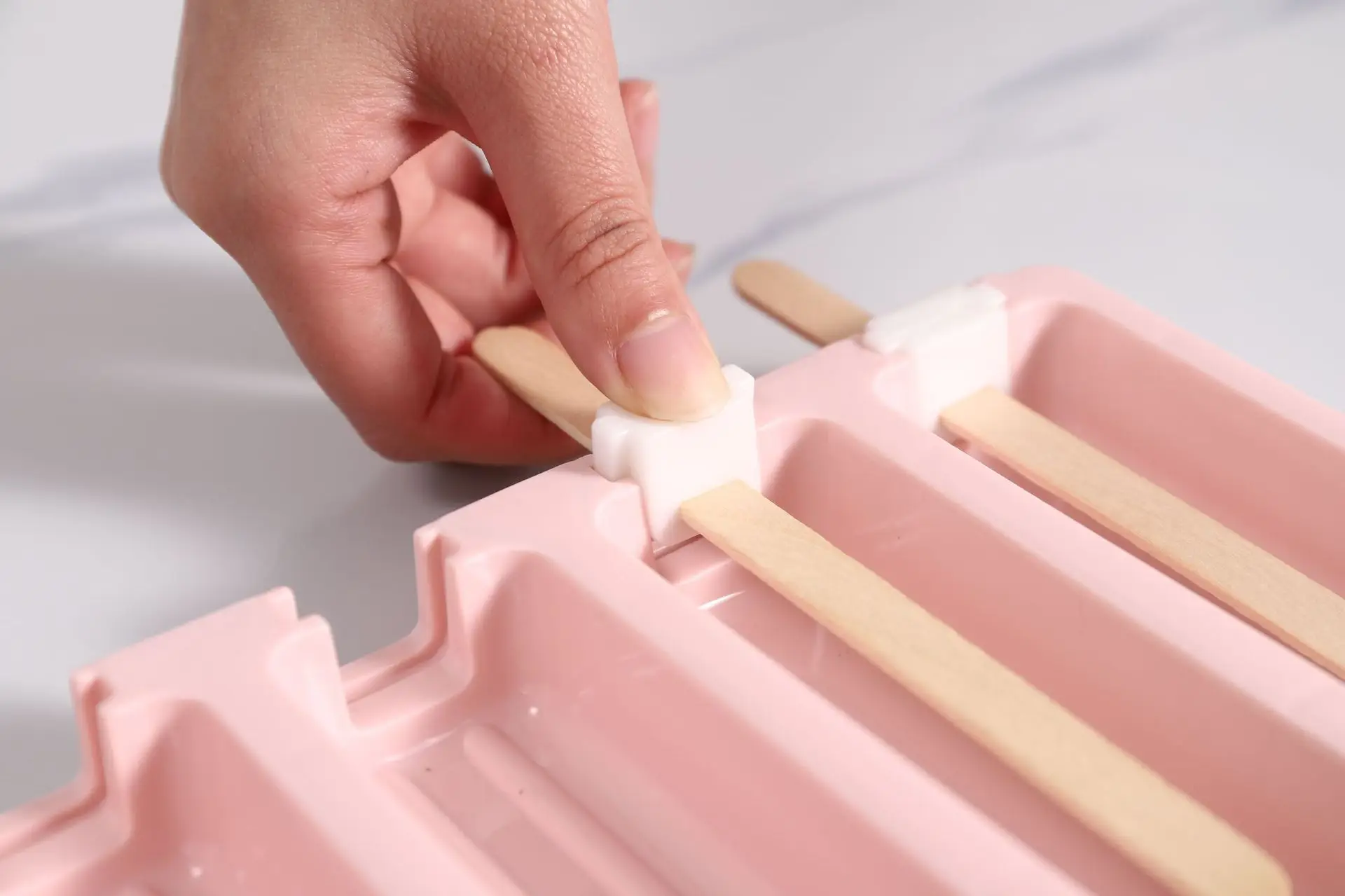 Nine-Compartment Plastic Ice Pop Mold Set — feature 19