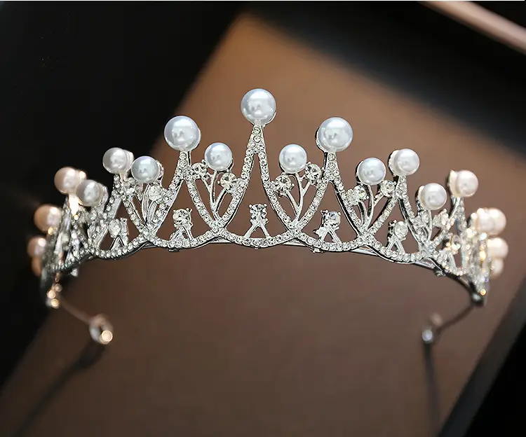 Elegant Crystal Bridal Crown for Women - Image 6