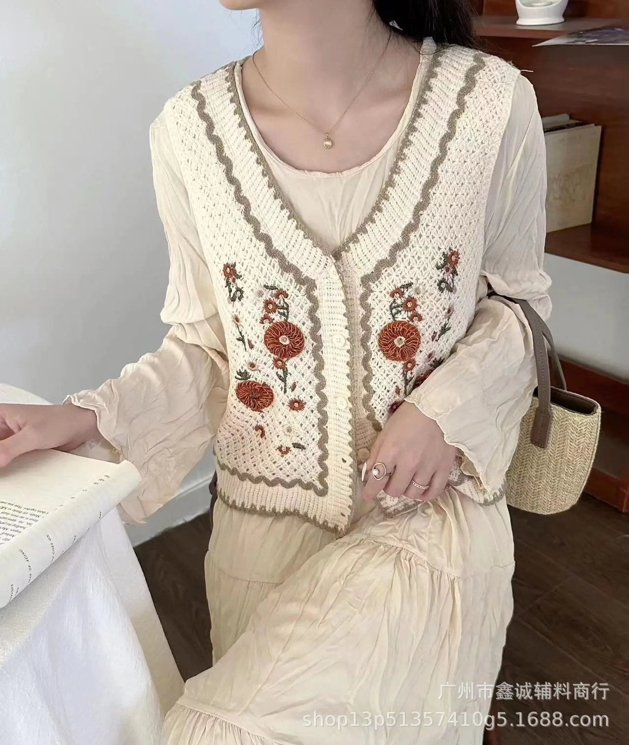 New Spring Women's Knitted Embroidered Vest Coat