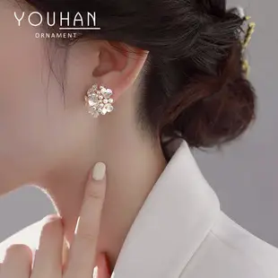 Cross-border Zircon Butterfly Necklace with Real Gold Clavicle Chain — feature 15