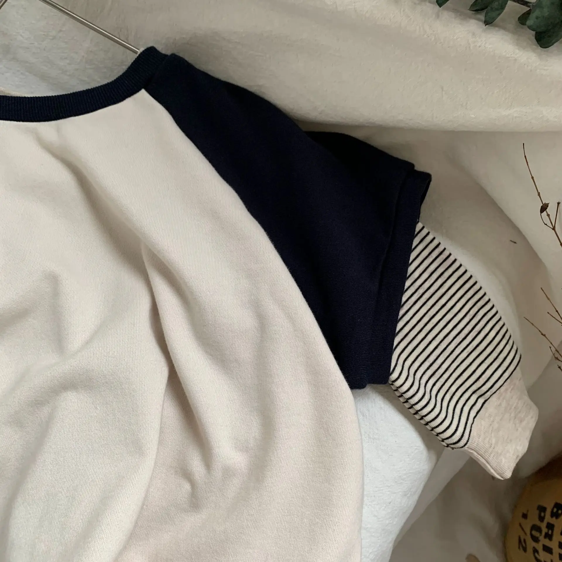 Kids Raglan Sleeve Sweatshirt Black Cream Loose Fit - Image 4