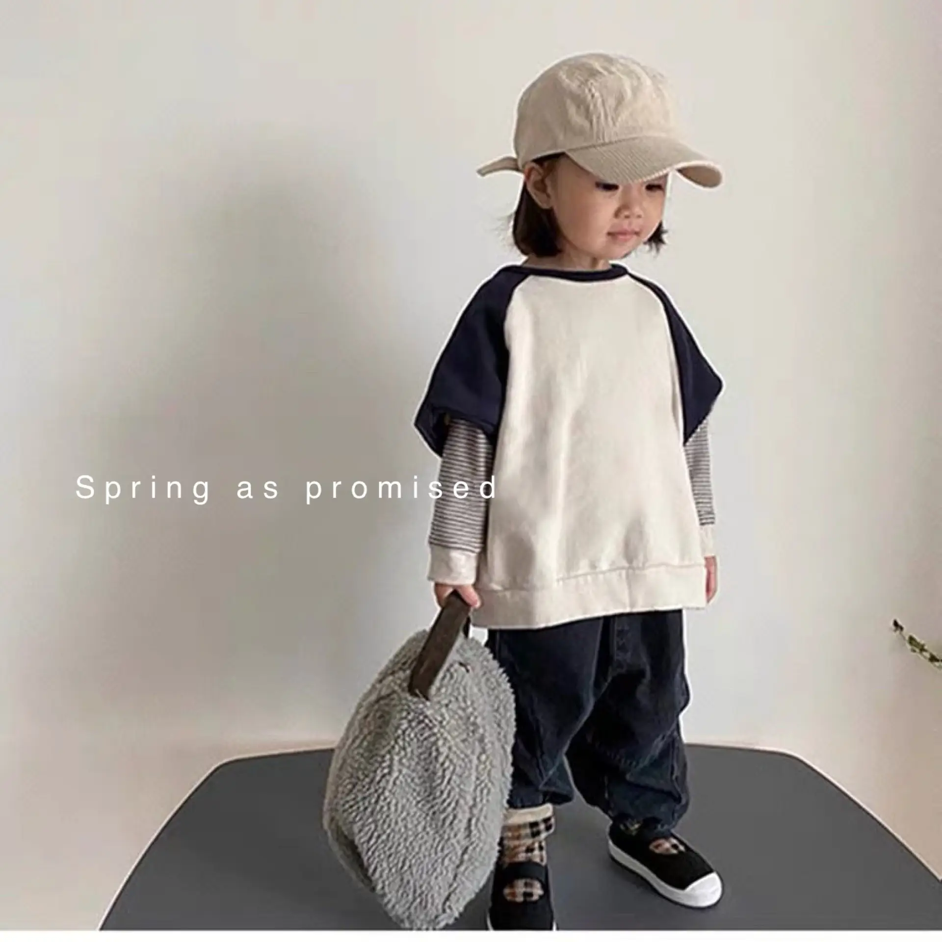 Kids Raglan Sleeve Sweatshirt Black Cream Loose Fit - Image 5