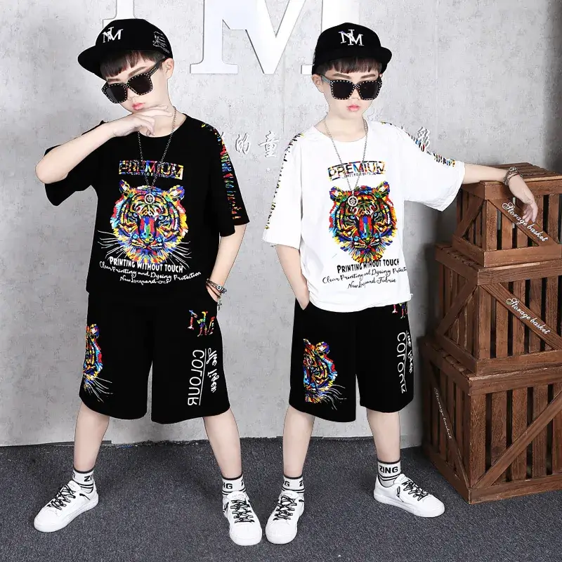 Western style children's short sleeve suit trendy children's clothing boys' two-piece set 2024 new summer clothes children's handsome sportswear fashion