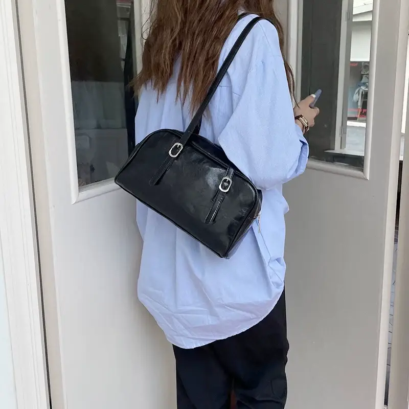 Green Leather Shoulder Bag for Women 2025 — feature 11