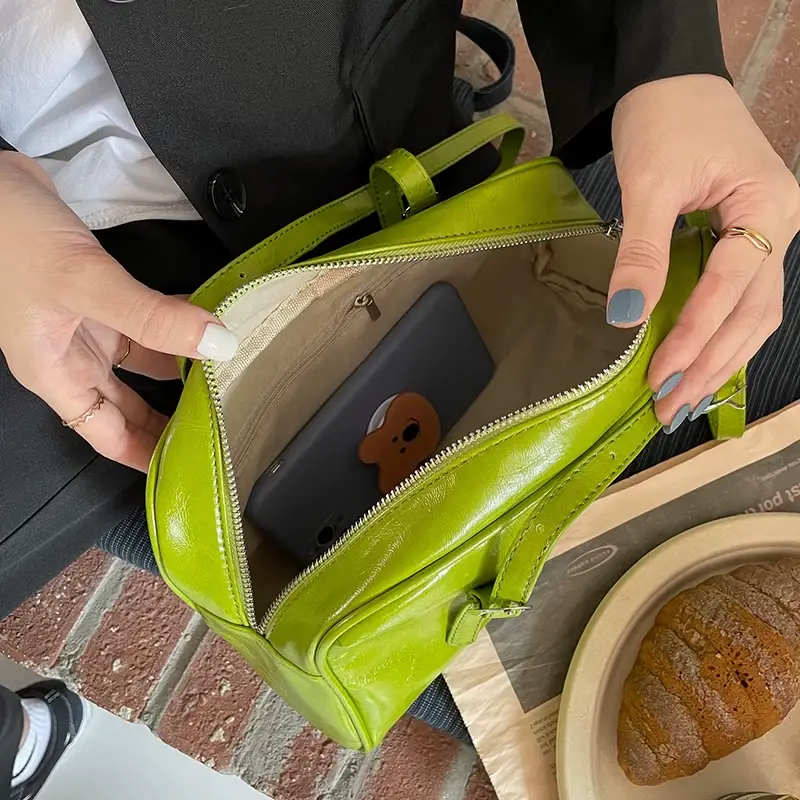 Green Leather Shoulder Bag for Women 2025 — feature 2