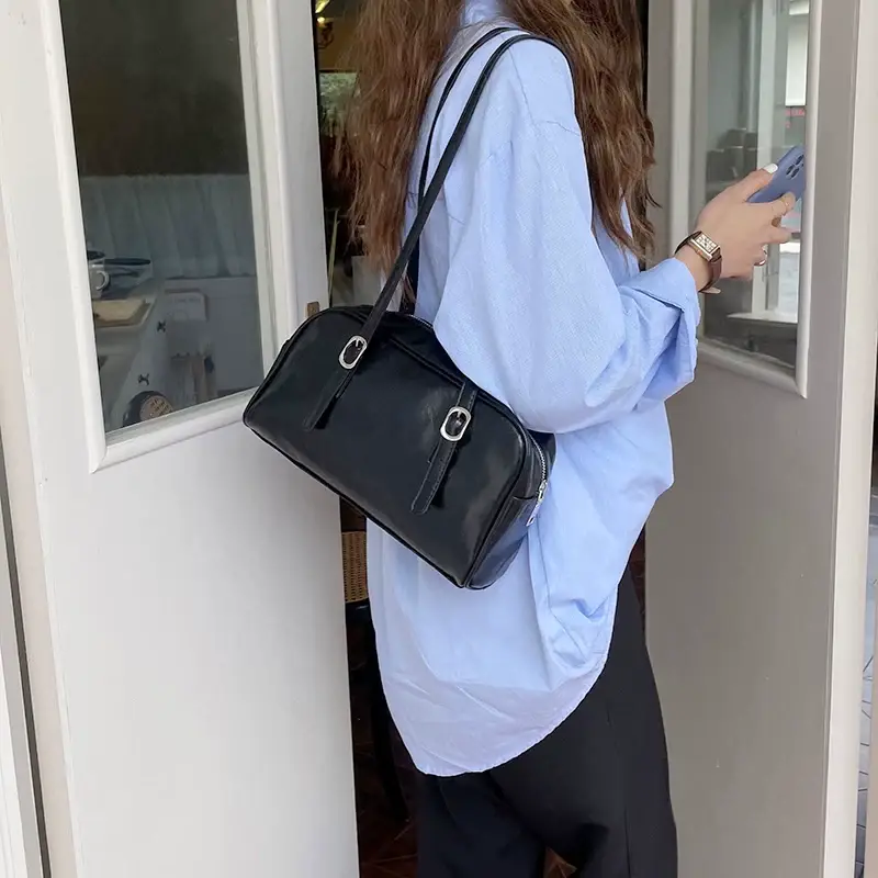 Green Leather Shoulder Bag for Women 2025 — feature 9