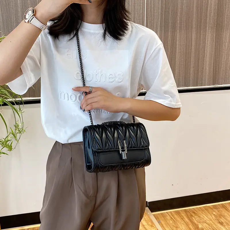 Korean Style Green Pleated Crossbody Bag with Chain Strap - Image 5