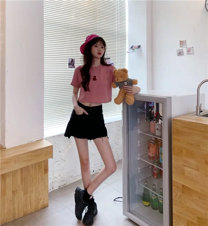 2025 Summer Korean Style Short Cropped Bear Embroidery T-Shirt — feature 3