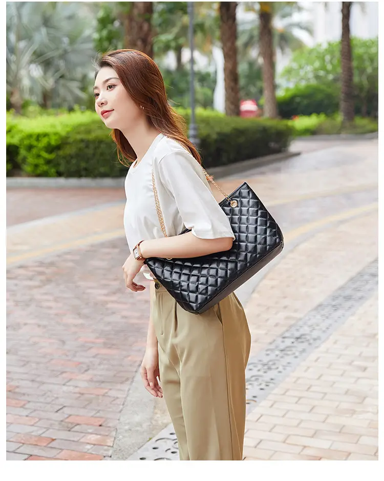 Black Quilted Women's Shoulder Bag with Gold Chain — feature 11