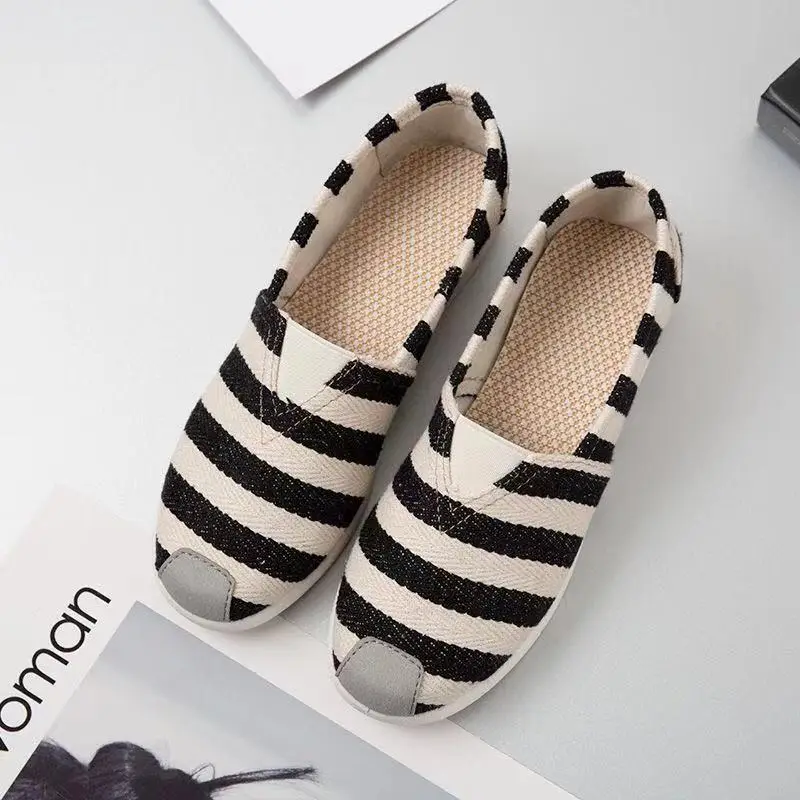 26 Spring and Autumn New Women's Shoes, Old Beijing Cloth Shoes, Mom Shoes, Low-Top Non-Slip Soft-Soled Canvas Shoes, Fisherman Shoes, Wholesale