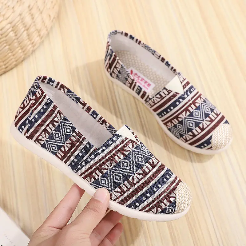 26 Spring and Autumn New Women's Shoes, Old Beijing Cloth Shoes, Mom Shoes, Low-Top Non-Slip Soft-Soled Canvas Shoes, Fisherman Shoes, Wholesale