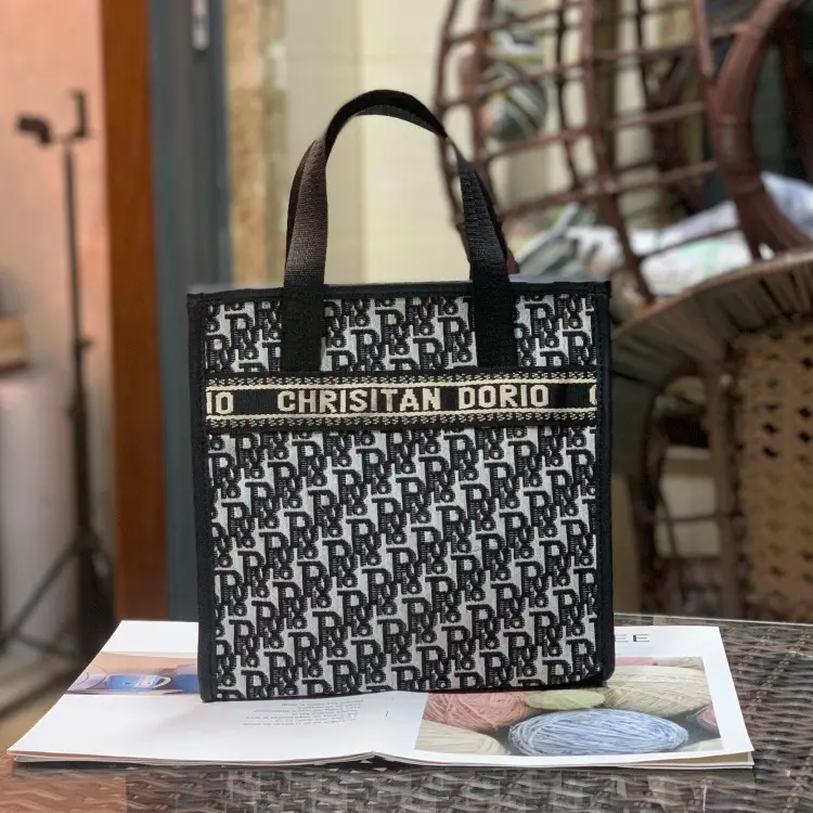 Black Letter French Style Cosmetic Bag Handbag Lunch Box Bag - Image 4