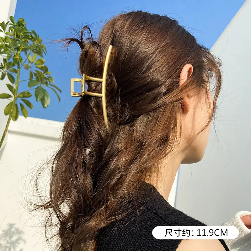 Gold Pearl Fishtail Hairpin Small Grab Clip for Women - Image 4