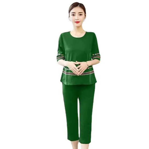 Women 2-Piece Red Velvet Casual Set with Half Sleeves Cropped Pants - Image 9