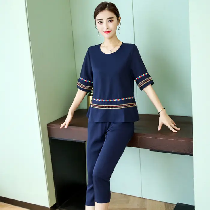 Women 2-Piece Red Velvet Casual Set with Half Sleeves Cropped Pants - Image 2