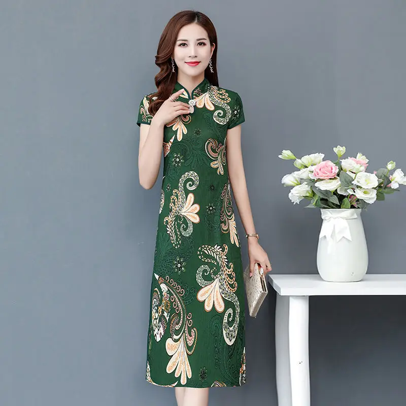 Green Floral Midi Dress for Plus Size Summer Wear — feature 3