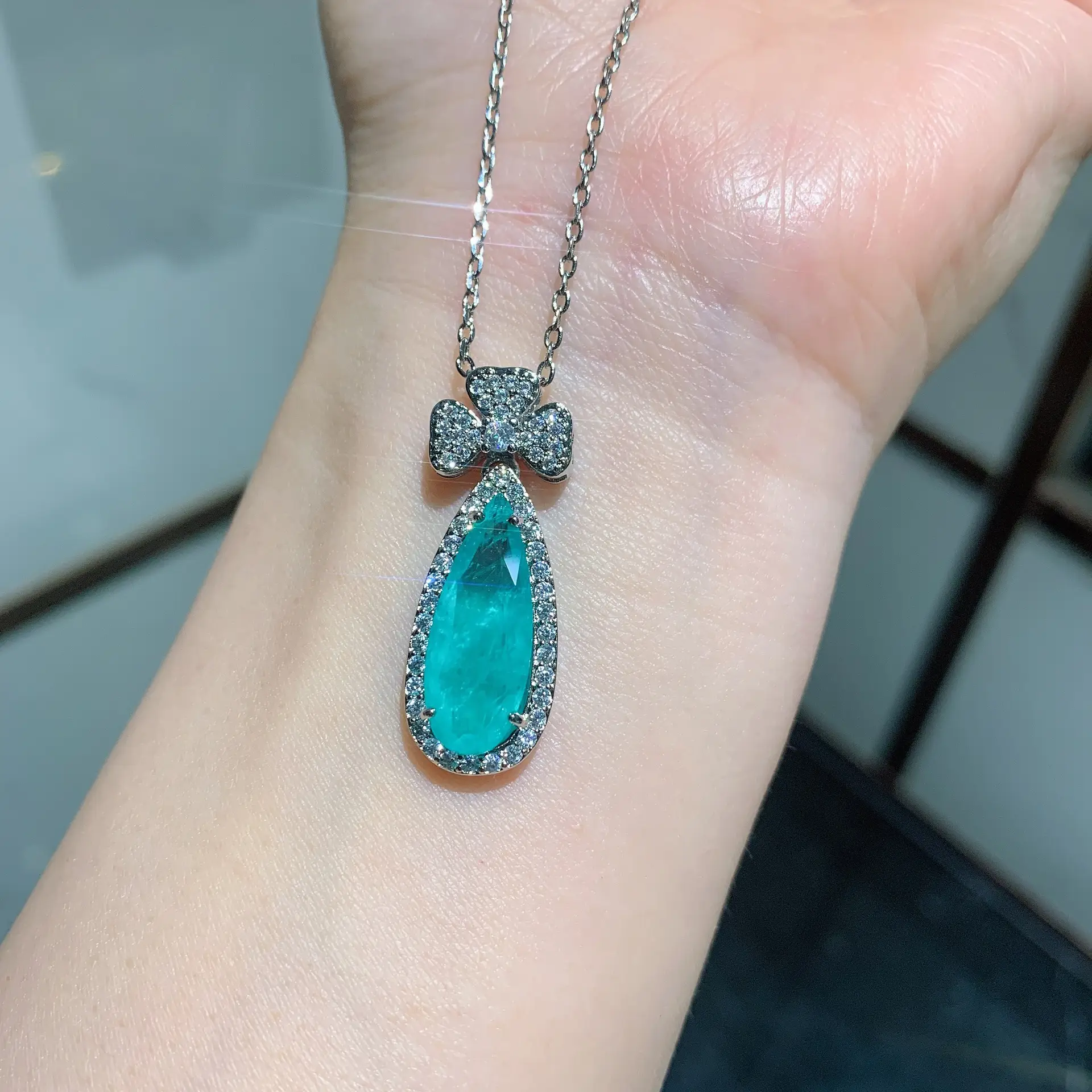 Emerald Pear-Shaped Necklace Earrings Set 8x20 - Image 2