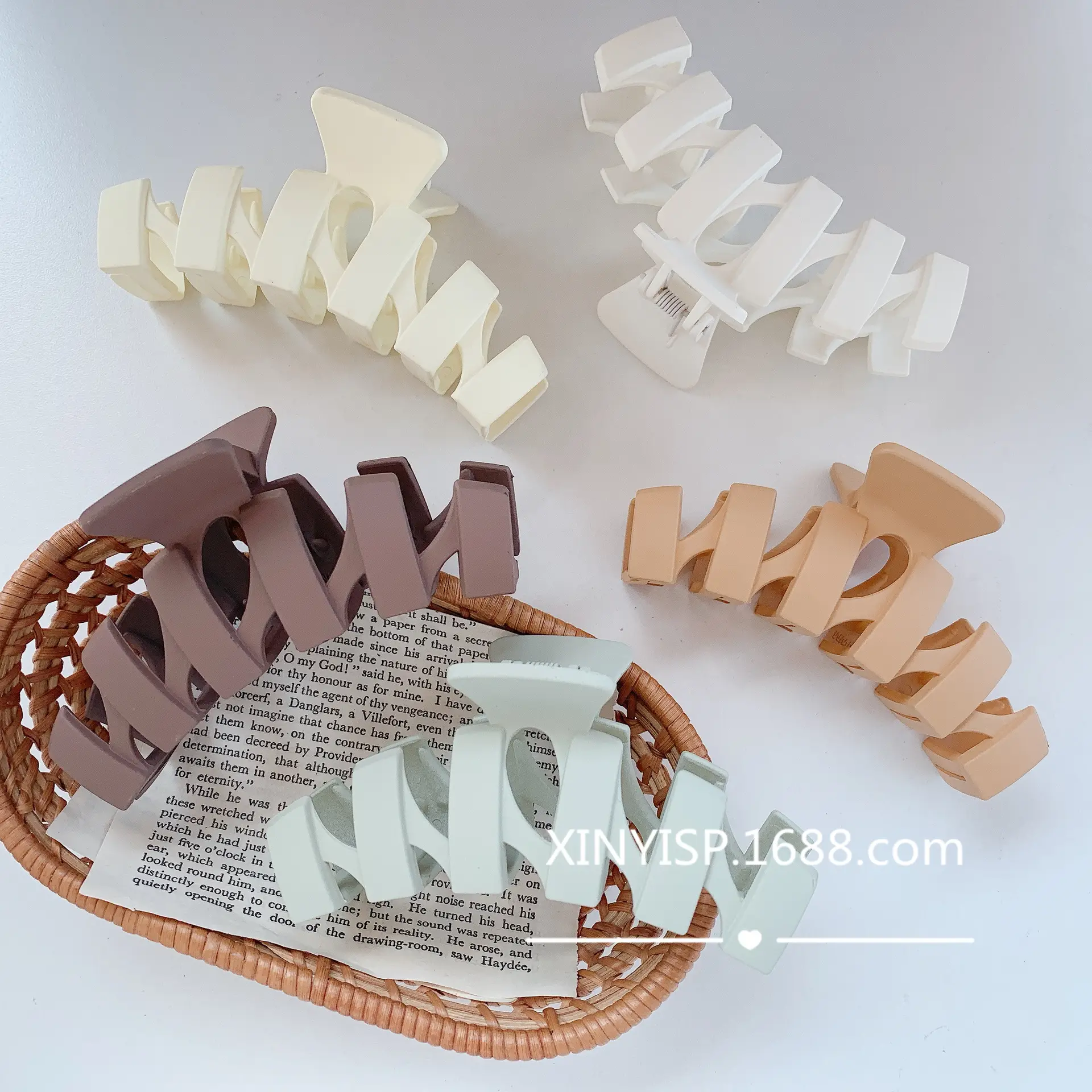 Shark Hair Clips with Large Volume & Back Grip