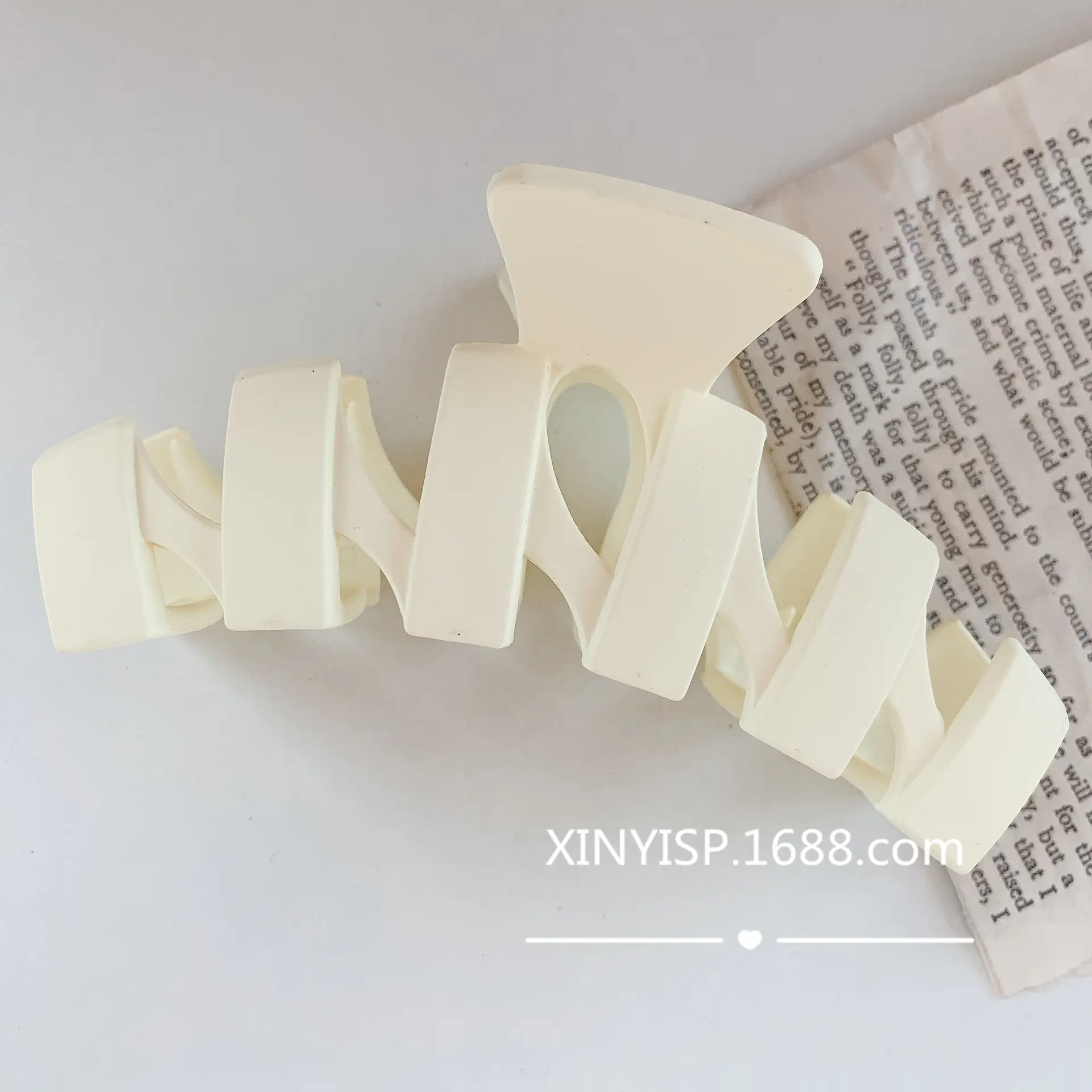 Shark Hair Clips with Large Volume & Back Grip