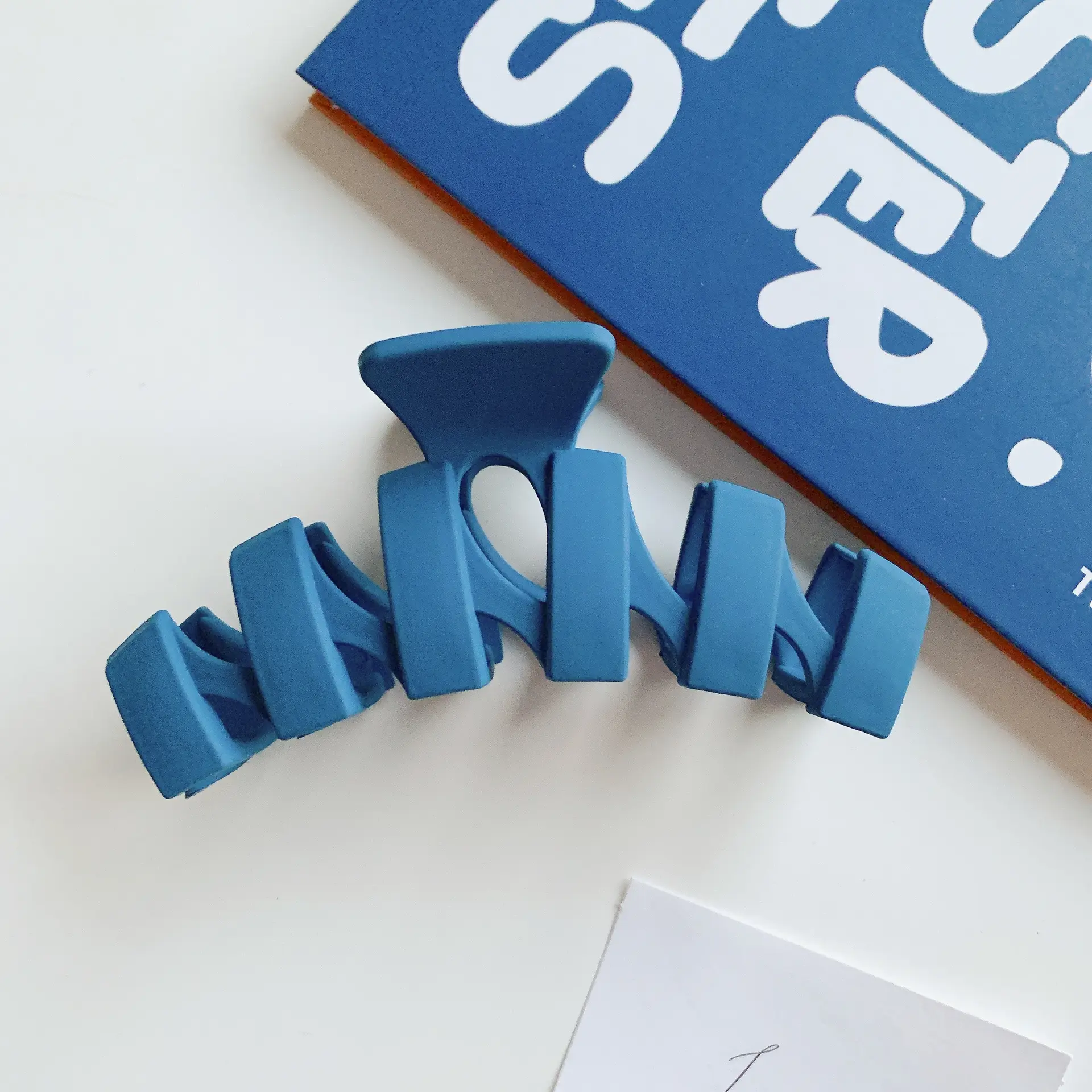Shark Hair Clips with Large Volume & Back Grip