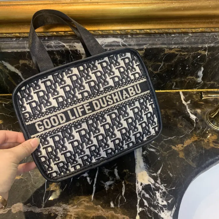 New European Style Large Capacity Cosmetics Bag for Women