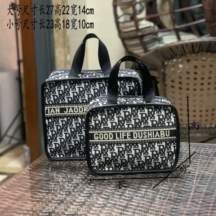 New European Style Large Capacity Cosmetics Bag for Women