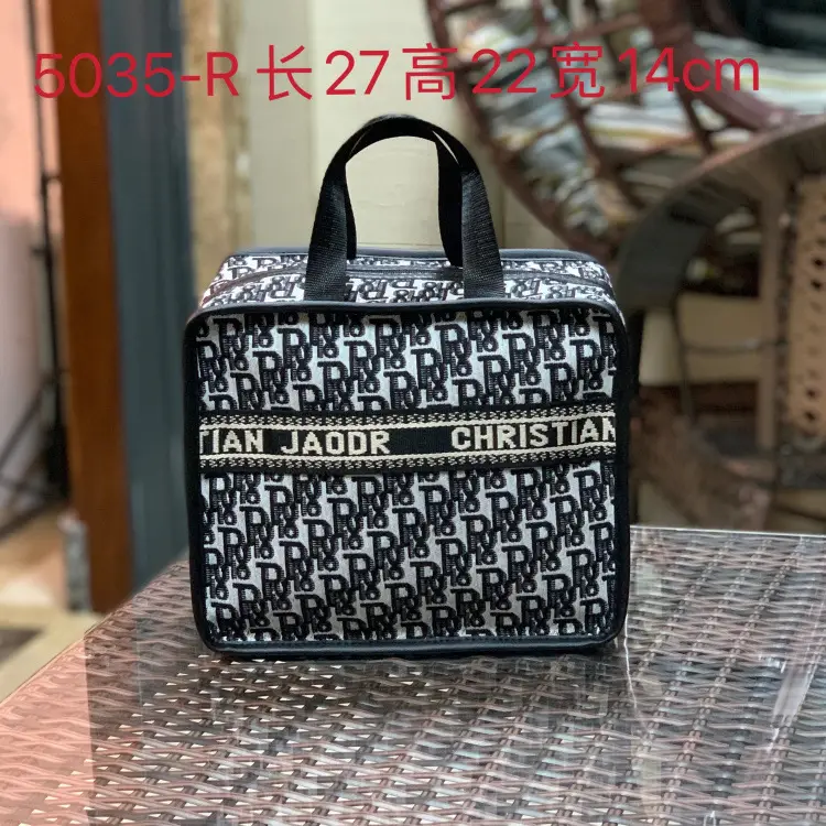 New European Style Large Capacity Cosmetics Bag for Women