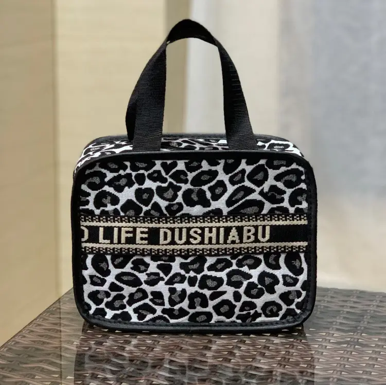 New European Style Large Capacity Cosmetics Bag for Women