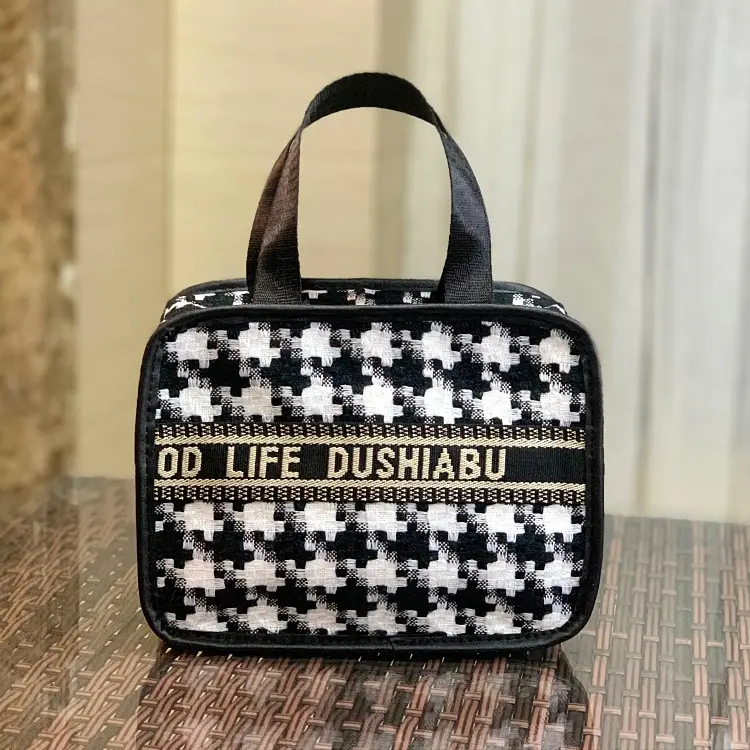 New European Style Large Capacity Cosmetics Bag for Women