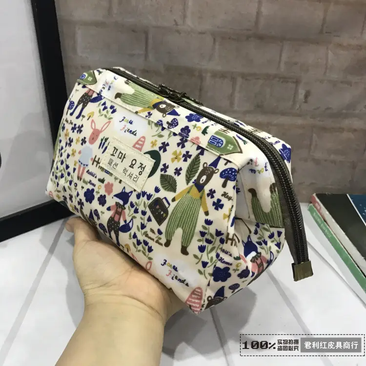 Waterproof Korean Style Cosmetic Bag with Zipper Closure