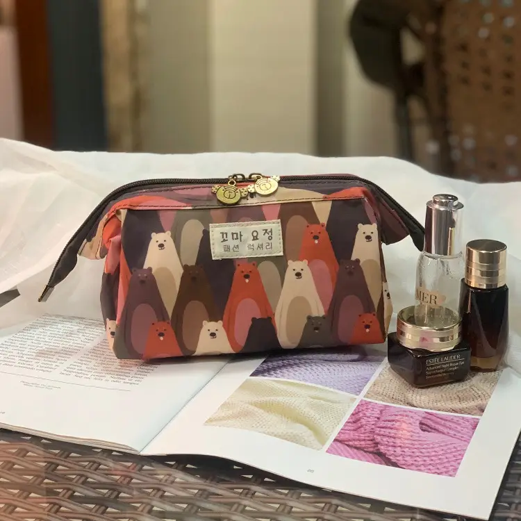 Waterproof Korean Style Cosmetic Bag with Zipper Closure