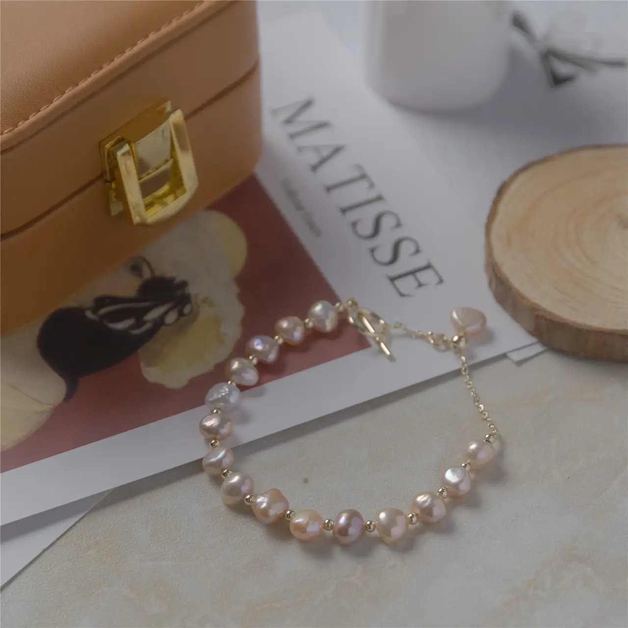 Natural Baroque Pearl Bracelet 14K Gold Light Luxury — feature 10
