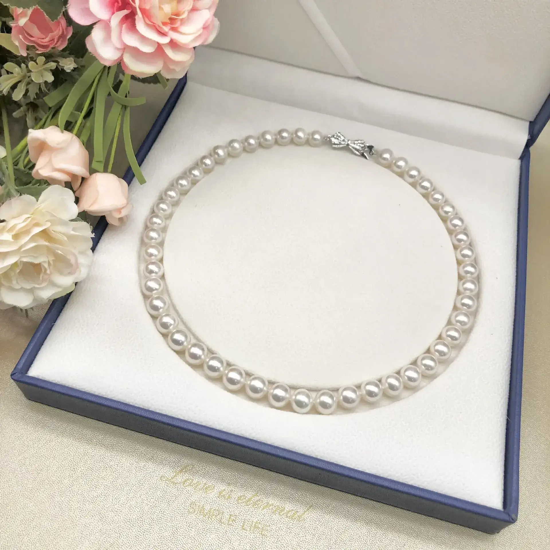 Elegant Freshwater Pearl Necklace 9-10mm Round Strong Light