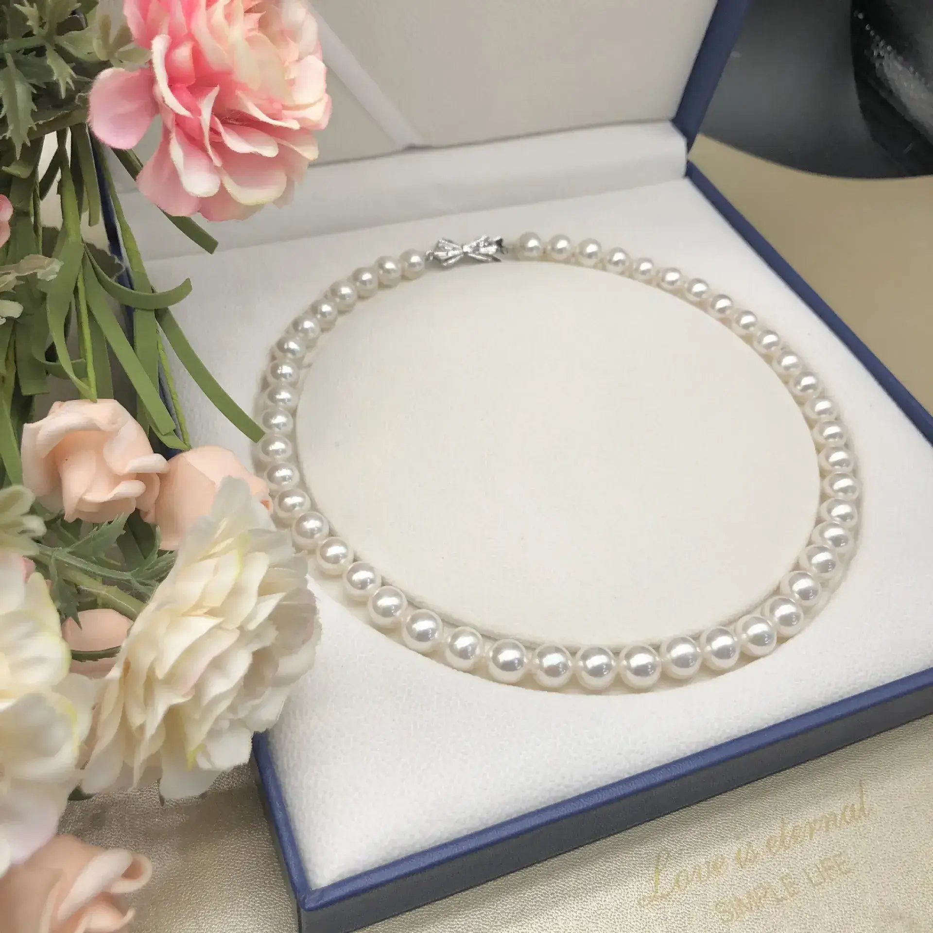 Elegant Freshwater Pearl Necklace 9-10mm Round Strong Light