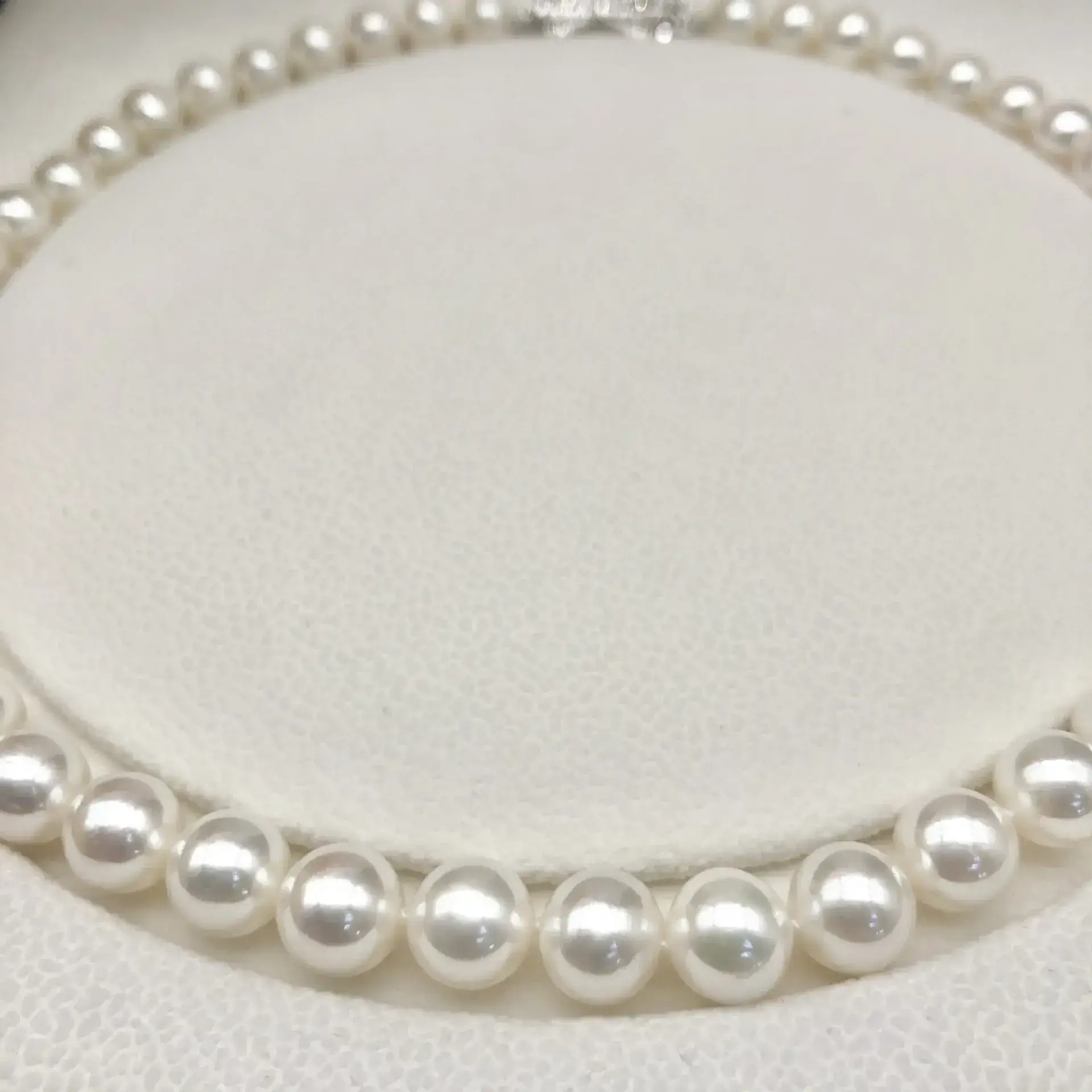 Elegant Freshwater Pearl Necklace 9-10mm Round Strong Light